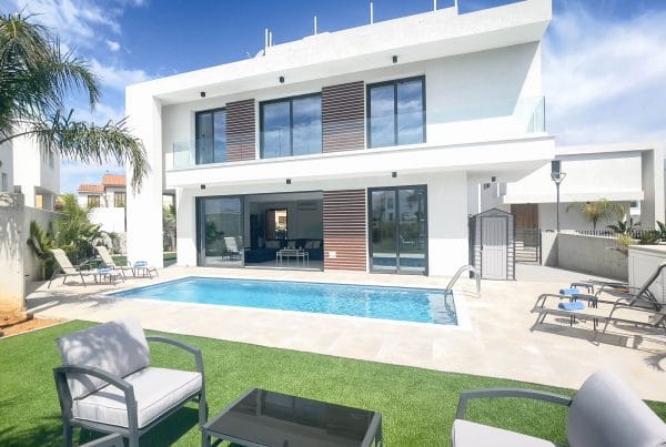 La Mer Homes - By The Beach – Royal Sapphire Villa