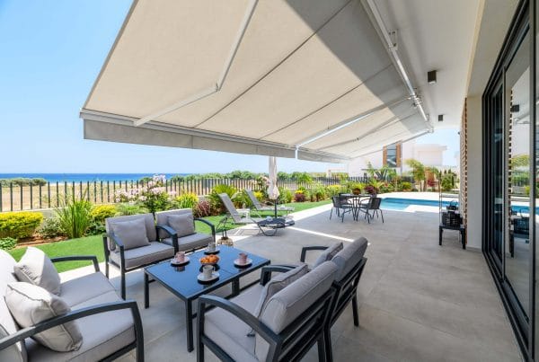 La Mer Homes - By The Beach - Emerald Seaview Villa